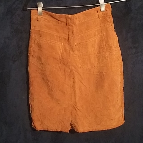 Textured brown skirt - Picture 2 of 2